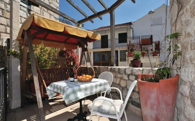 Beautiful Home in Brist With 2 Bedrooms and Wifi