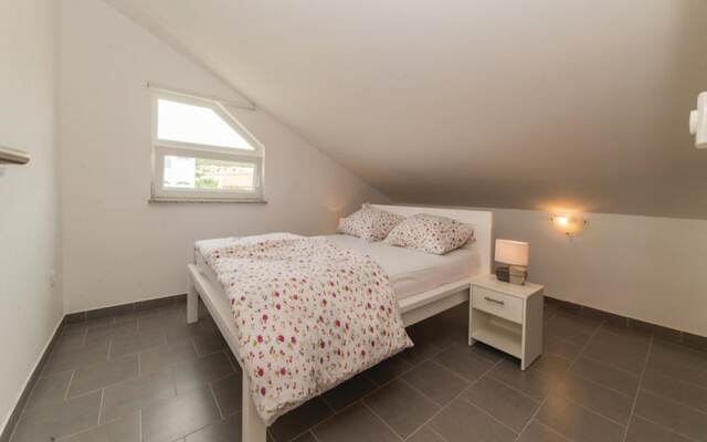 Spacious Villa in Maslenica with Swimming Pool