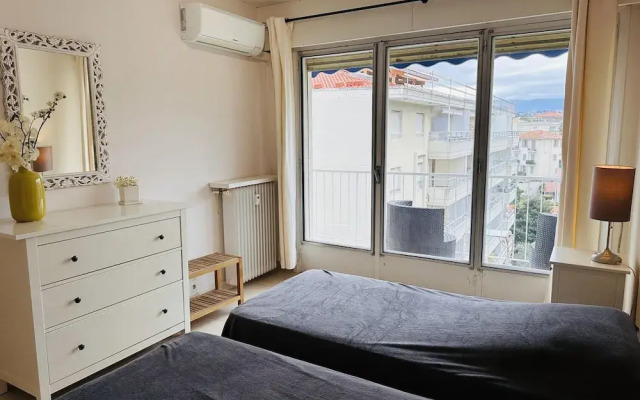 Two Bed Apt in the Center of Cannes - 2229
