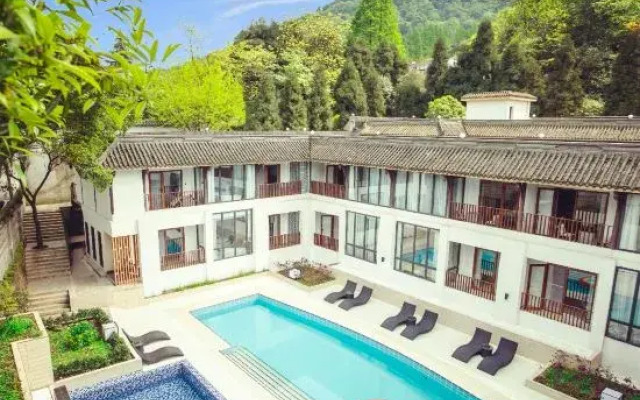 Hillside Spring Resort
