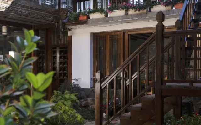 Lijiang Ancient City Xishan Tea House Inn