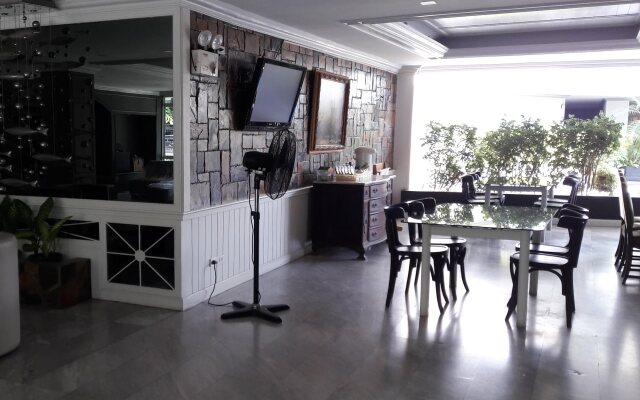 Garden Paradise Hotel & Serviced Apartment