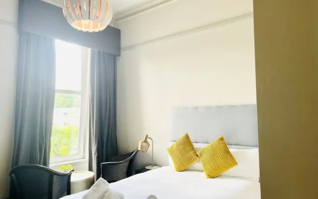 Lovat Hotel
