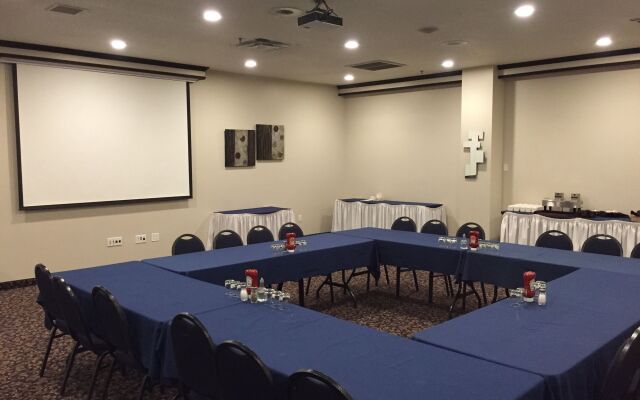 Seven Oaks Hotel Regina