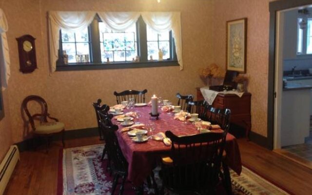 Tuckernuck Inn