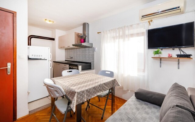 Nice Home in Rovanjska With 1 Bedrooms and Wifi