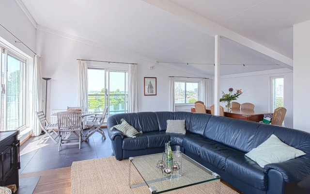 Water Villa Kortgene by Veerse Meer