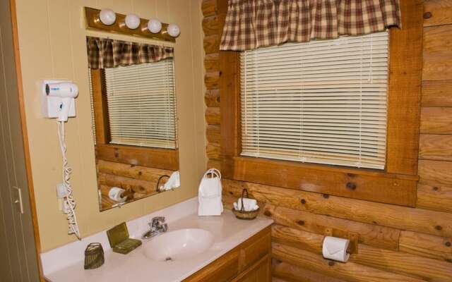 Mountainaire Inn and Log Cabins