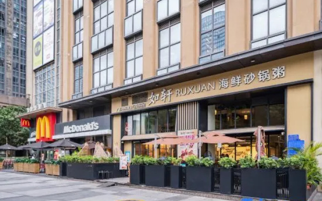 Lijing Apartment (Guangzhou Pazhou Exhibition Center Wanshengwei Subway Station)