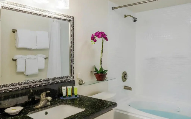 Aston at the Executive Centre Hotel