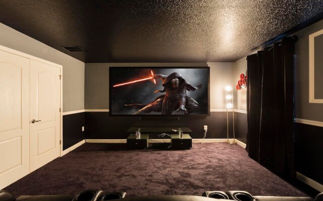 Opulent Villa, 10 Min to Disney, Pool & Spa