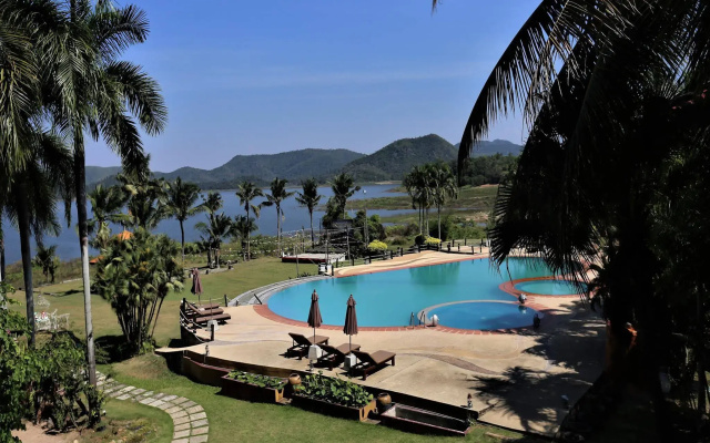 Kaengkrachan Boathouse Paradise Resort