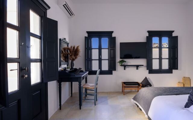 Firalia, Casa In Rock Suites