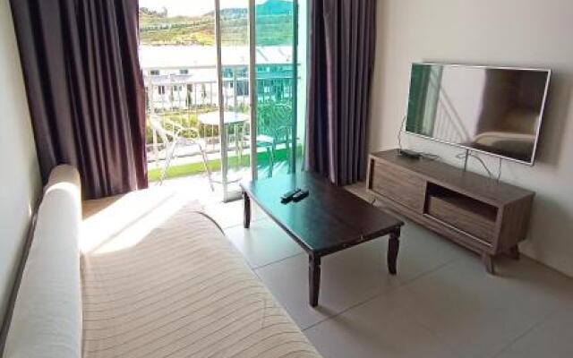 Cameron's Square Apartment