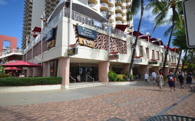 Aloha Surf 1205 Two Beds, Pool, Walk to WAIKIKI BEACH!