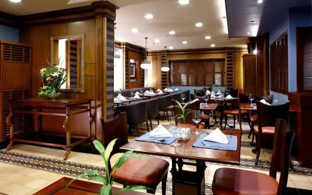 Herald Suites Solana