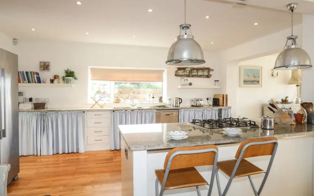 Angorfa - Trearddur Bay