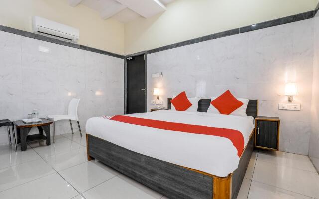 OYO Flagship 9352 Hotel SRC Grand