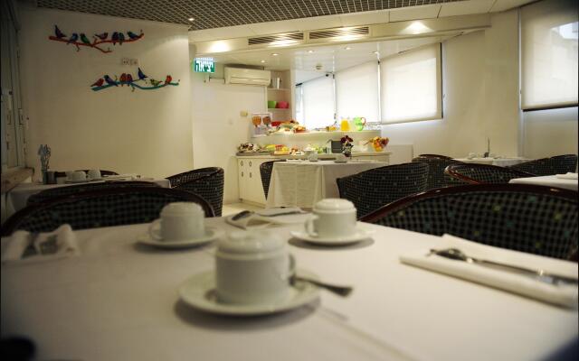 Best Western Regency Suites