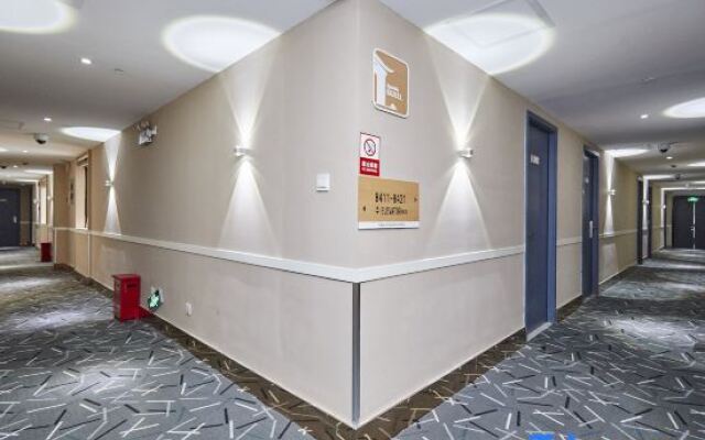 Yibai Liangpin Hotel (Shanghai University)