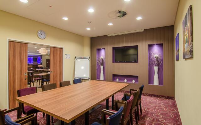 Premier Inn Duesseldorf City Centre Hotel