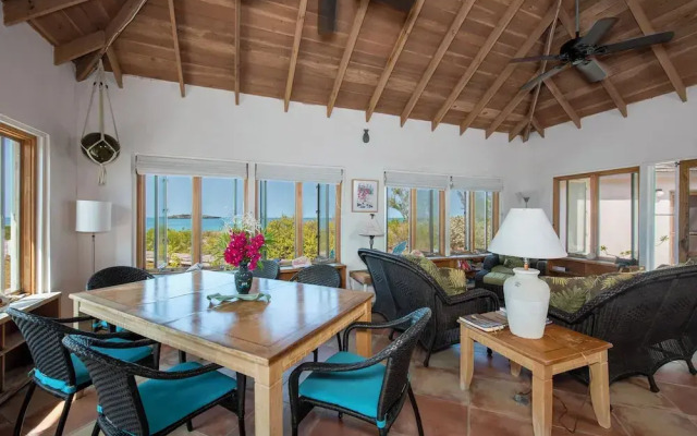 Pink Sands Retreat: Secluded Estate With Pool