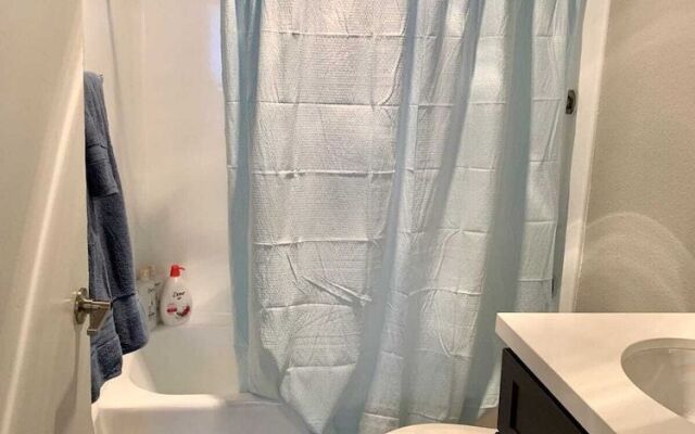 Hollywood Spacious Place