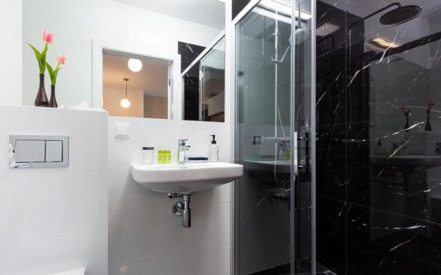 Warsaw Center Mennica Residence by Renters