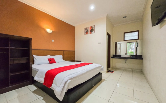 RedDoorz @ Alam Hegar Cisarua Puncak – Guest Rooms – Cisarua