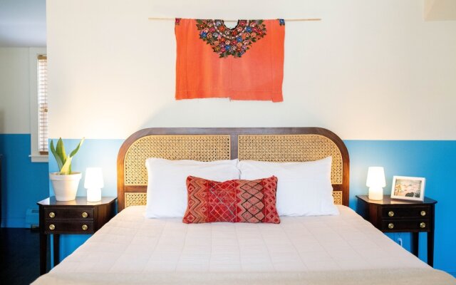 The Charleston House Bed & Breakfast