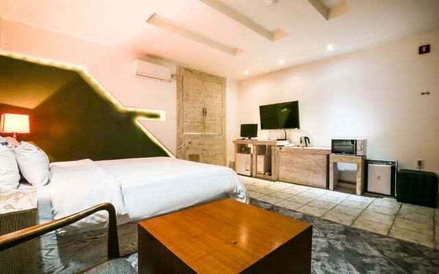 Apple Hotel