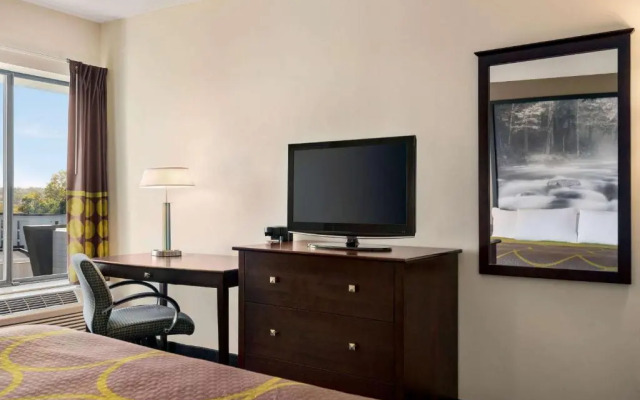 Super 8 Liverpool/ Syracuse Area