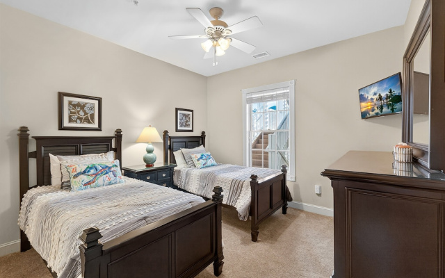 Magnolia Pointe Luster Leaf 4887-201