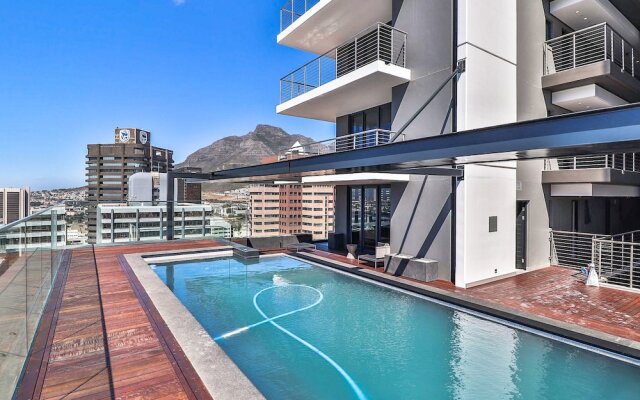 Sixteen On Bree 2004 by CTHA