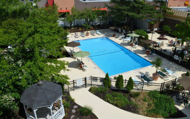 Holiday Inn Westbury - Long Island by IHG