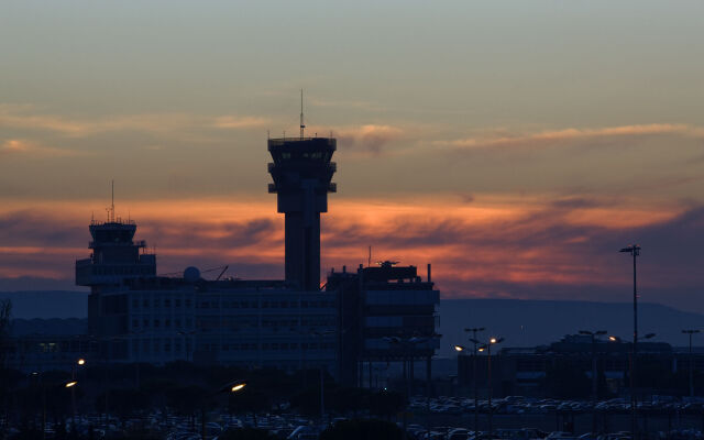 Hotelf1 Marseille Aéroport