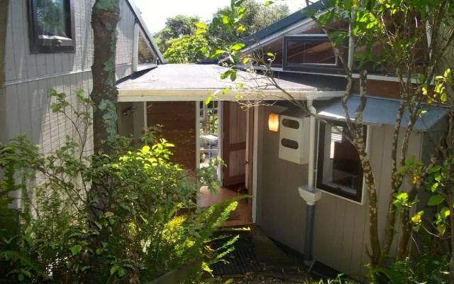 Bush Beach Delight - Onetangi Holiday Home