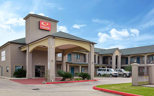 Econo Lodge Inn & Suites Port Arthur near Sabine Pass