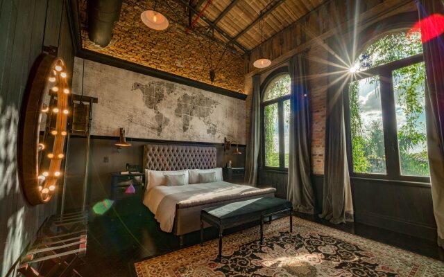 Factoria Hotel