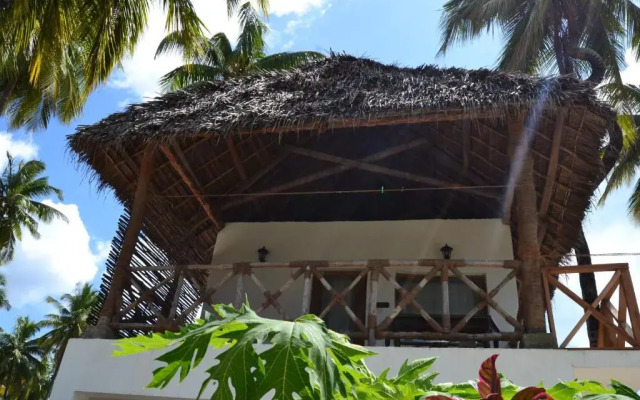 Yellow Card Apartment & Bungalow