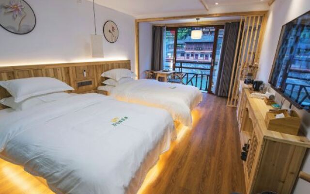 Zuimei Fenghuang Boutique Riverside Guesthouse