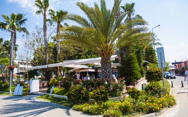 Side Bay Hotel