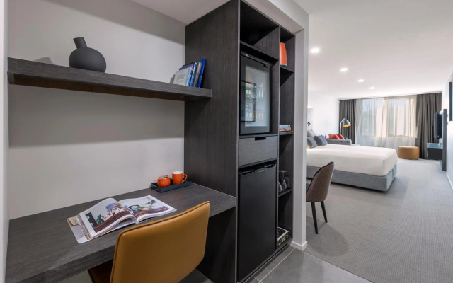 Deco Hotel – Guest Rooms – Tuggeranong