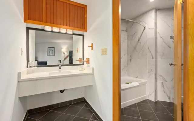 Canadian Princess Lodge & Marina