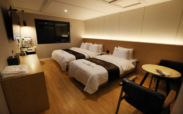 Forest 701 Hotel