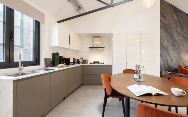 Contemporary One Bedroom Apartment - Borough