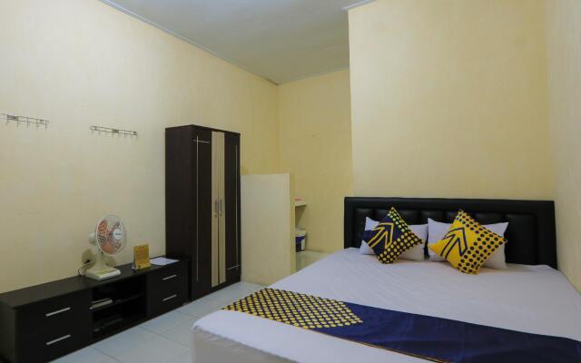 OYO 2371 Islami Family Residence