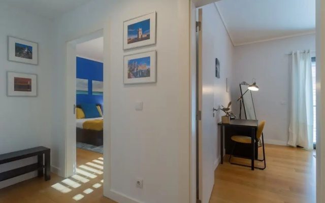 Spacious Lisbon Haven w Lift Garage