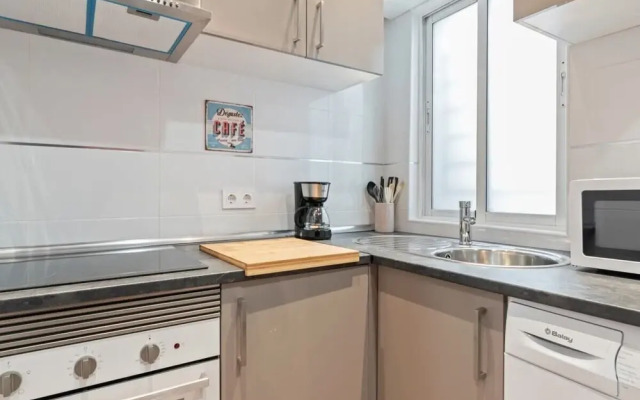 Contemporary Flat With 1-bedroom in Madrid