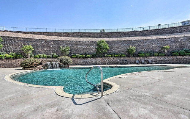 Condo With Lakefront Patio & Community Perks!